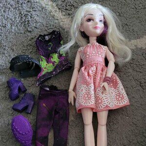 Descendants 2 Isle Style & Switch Doll